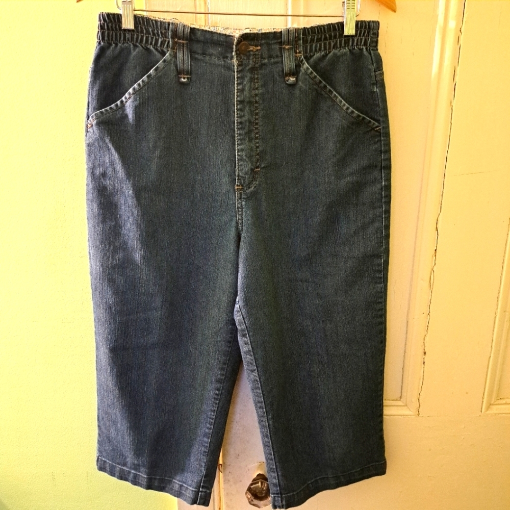 Lee At The Waist Capris